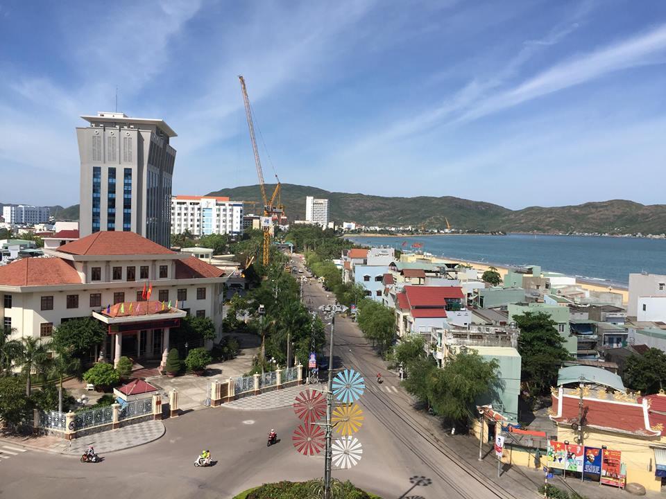 Отель Khach San Tram Anh Куинён Экстерьер фото